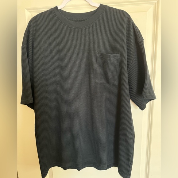 PacSun Men’s Charcoal Waffle Knit Tee SZ M - Picture 1 of 3
